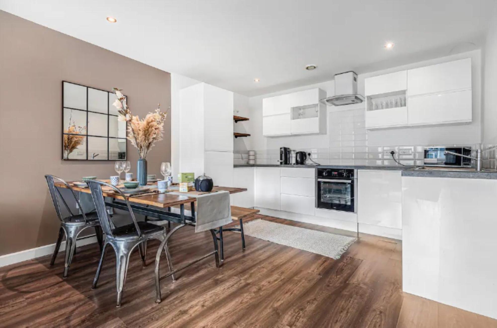 Oriental Suite 2 Bed 2 Bath Netflix And Free Parking, Games- Maihom 伯明翰 外观 照片