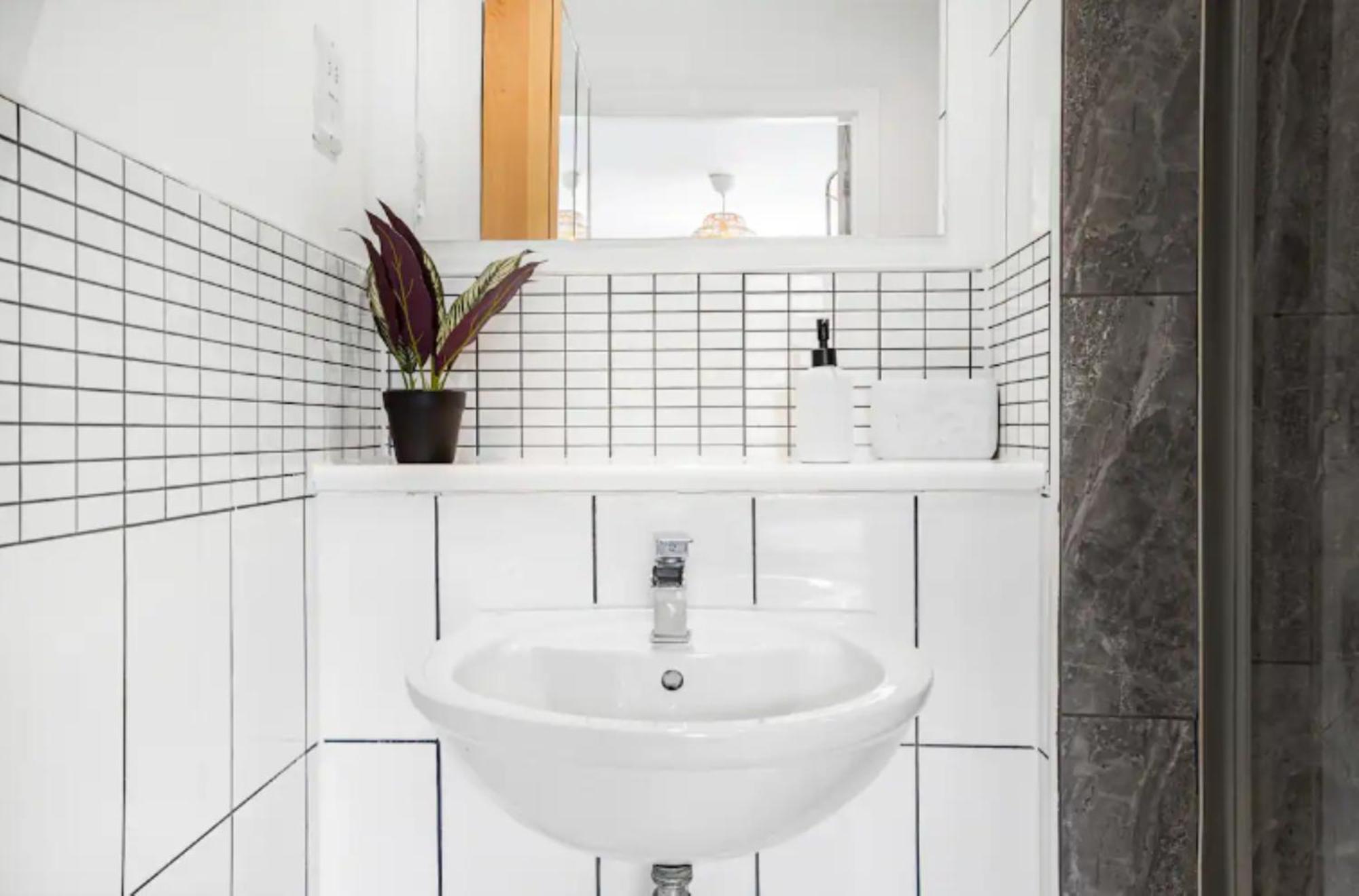 Oriental Suite 2 Bed 2 Bath Netflix And Free Parking, Games- Maihom 伯明翰 外观 照片