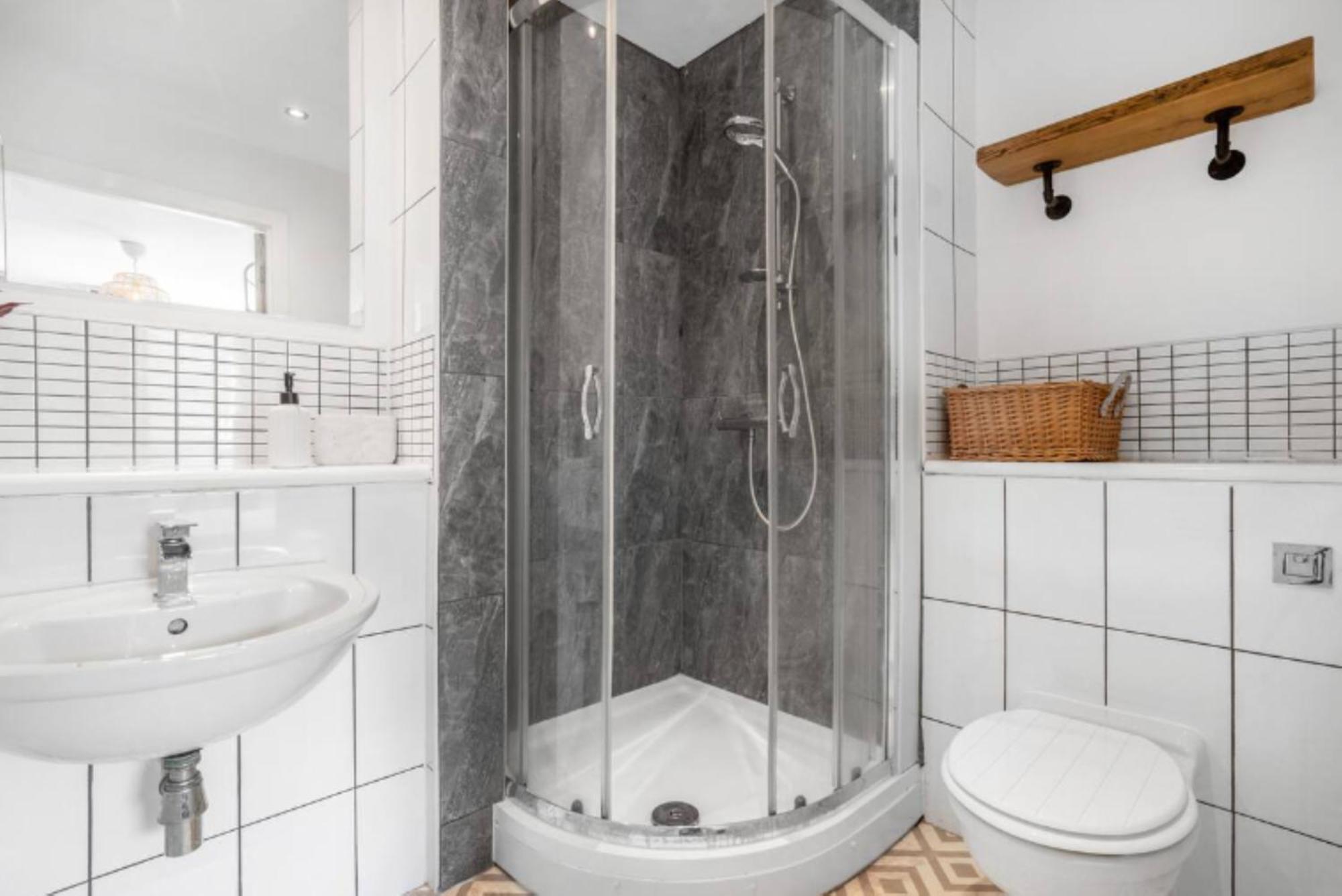 Oriental Suite 2 Bed 2 Bath Netflix And Free Parking, Games- Maihom 伯明翰 外观 照片